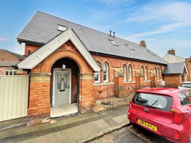2 bedroom Semi Detached for rent