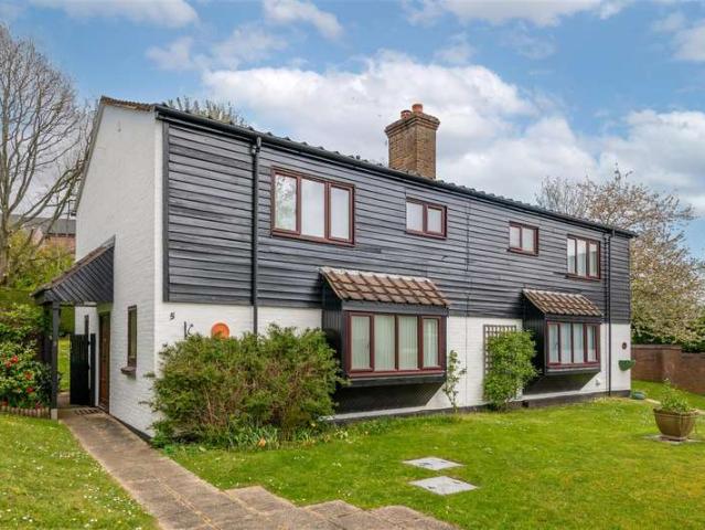 2 Bedroom Semi Detached House