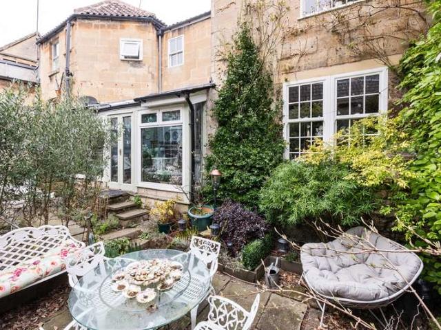 2 Bedroom Semi Detached House