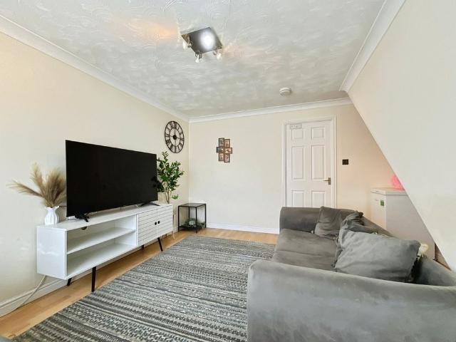 2 bedroom Semi Detached House to let