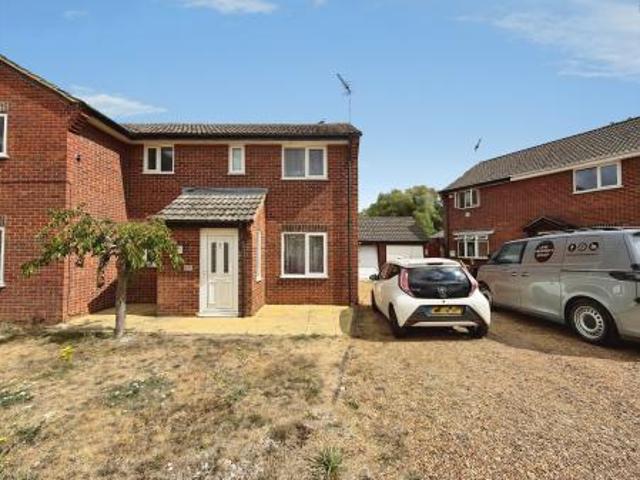 2 bedroom Semi detached house To Let
