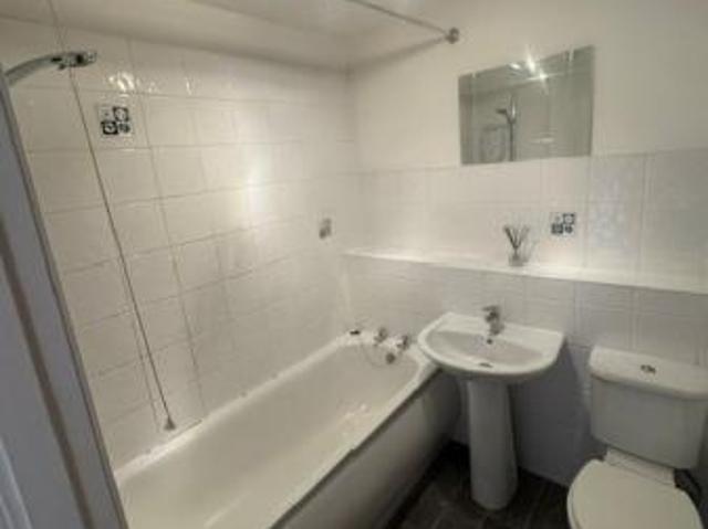 2 bedroom Semi detached house To Let