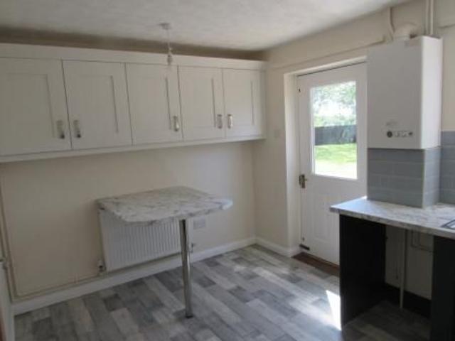 2 bedroom Semi detached house To Let