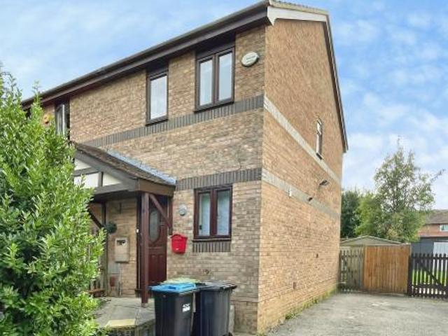 2 bedroom Semi detached house To Let