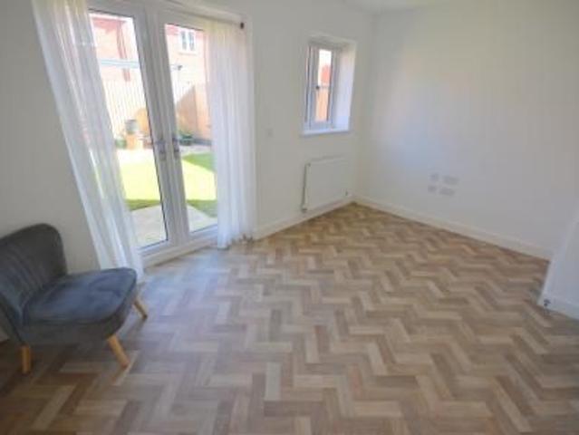 2 bedroom Semi detached house To Let