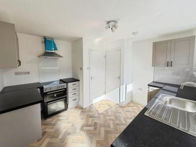 2 bedroom Semi detached house To Let