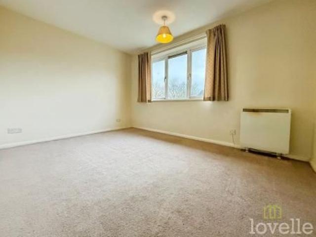 2 bedroom Semi detached house To Let