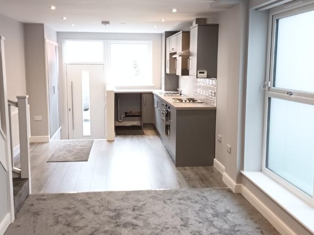 2 Bedroom Semi Detached House To Let in Batley, WF17