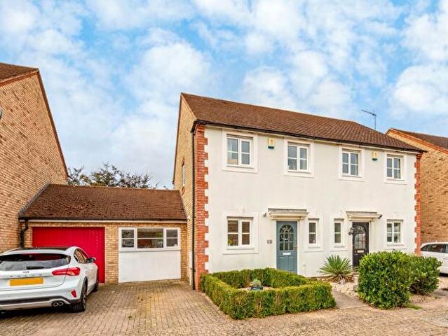 2 Bedroom Semi Detached House To Rent In Dunlin Court, Bicester, Oxfordshire, OX26