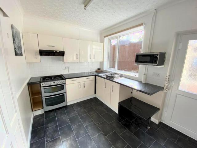 2 Bedroom Semi Detached House To Rent In Woodstock Road, Leicester, LE4
