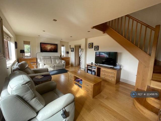2 bedroom semi detached house to rent