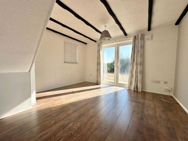 2 bedroom semi detached house to rent