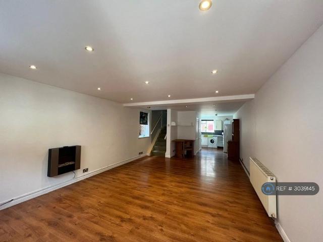 2 bedroom semi detached house to rent