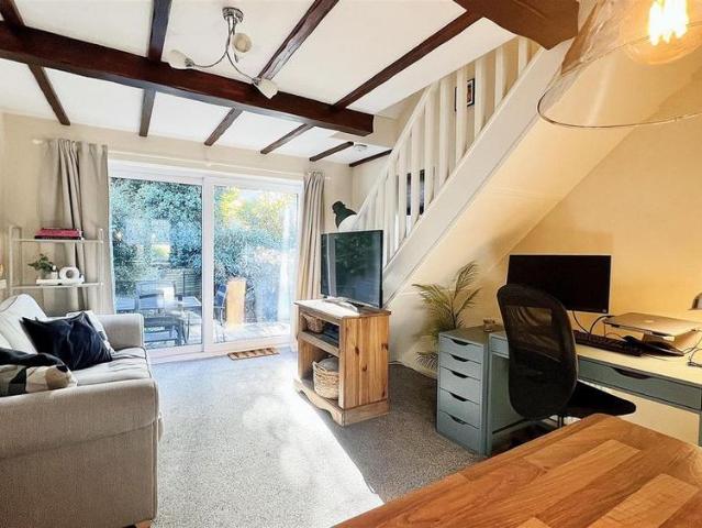 2 bedroom semi detached house to rent