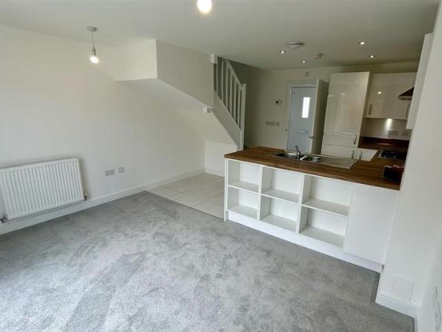 2 bedroom semi detached house to rent