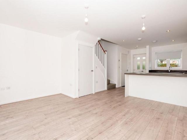 2 bedroom semi detached house to rent