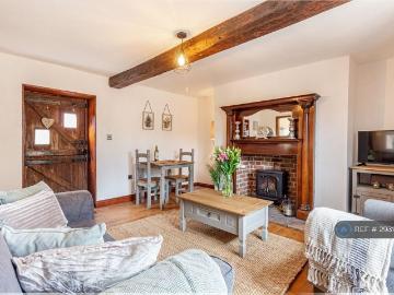 2 bedroom semi detached house to rent