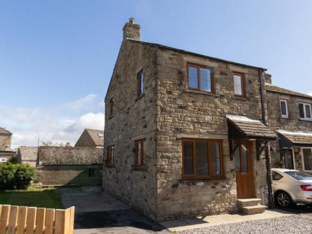 2 bedroom semi detached house to rent