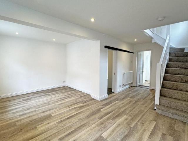 2 bedroom semi detached house to rent