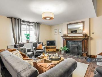 2 bedroom semi detached house to rent