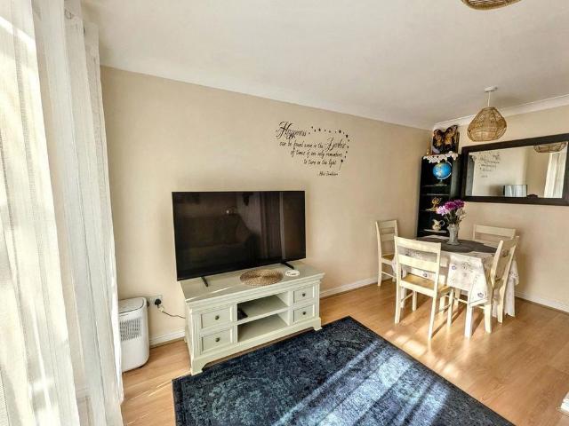 2 bedroom semi detached house to rent