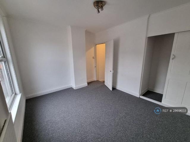 2 bedroom semi detached house to rent