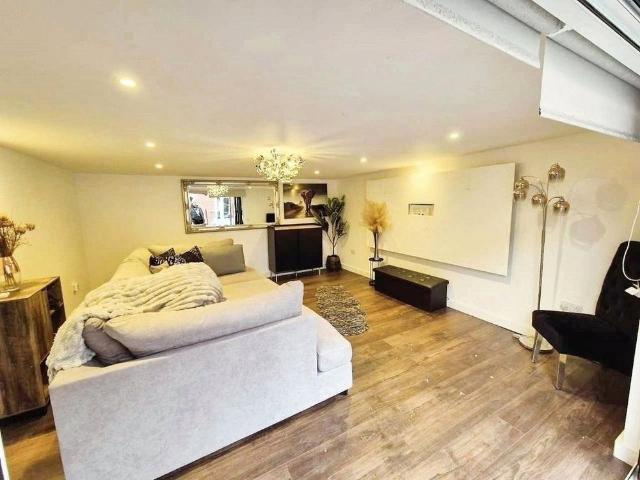 2 bedroom semi detached house to rent