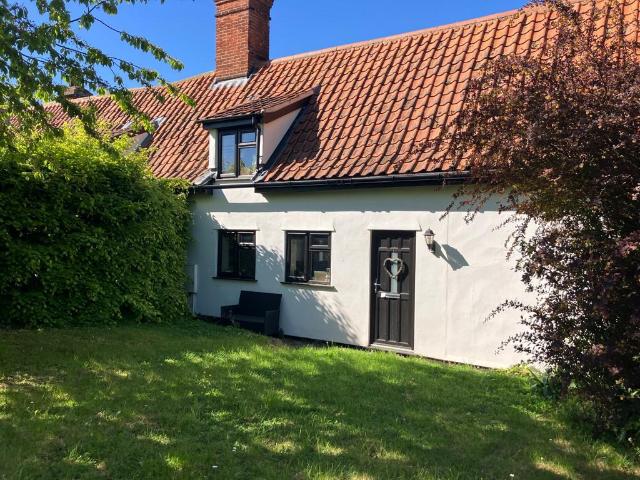 2 bedroom semi detached house to rent