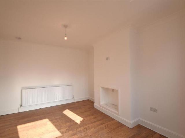 2 bedroom semi detached house to rent