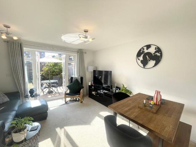 2 bedroom semi detached house to rent