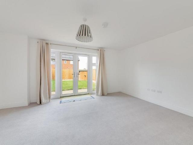 2 bedroom semi detached house to rent