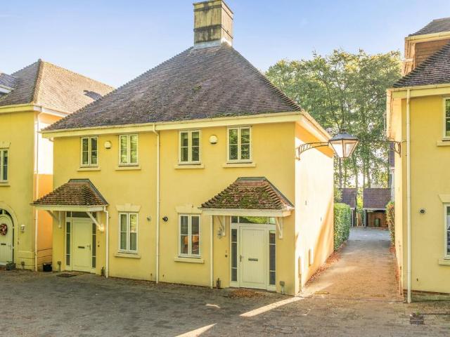 2 bedroom semi detached house to rent
