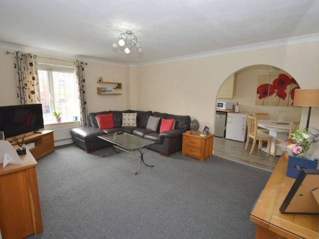2 bedroom semi detached house to rent