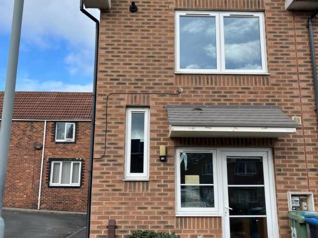 2 bedroom semi detached house to rent