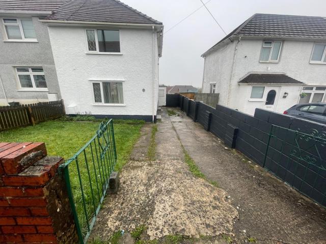 2 bedroom semi detached house to rent