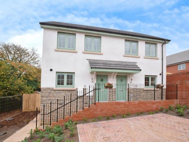 2 bedroom semi detached house to rent