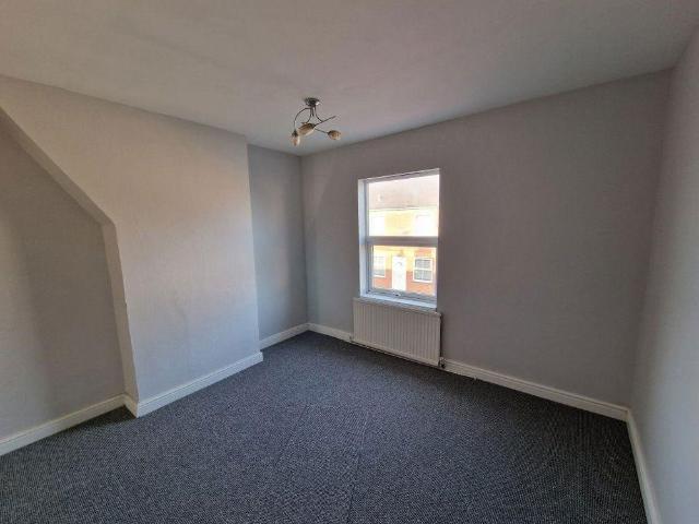 2 bedroom semi detached house to rent