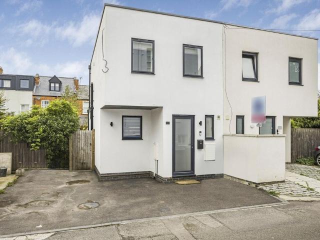2 bedroom semi detached house to rent