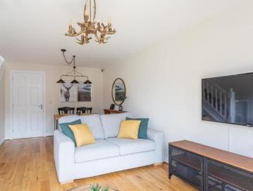 2 bedroom semi detached house to rent