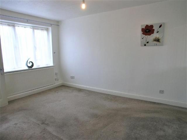 2 bedroom semi detached house to rent