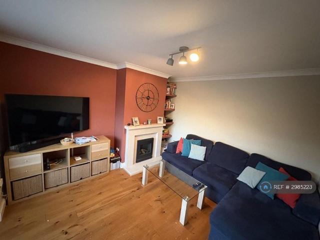 2 bedroom semi detached house to rent