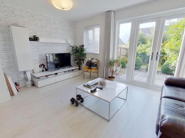 2 bedroom semi detached house to rent