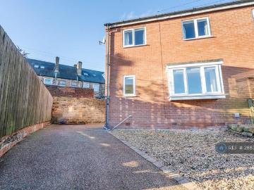 2 bedroom semi detached house to rent