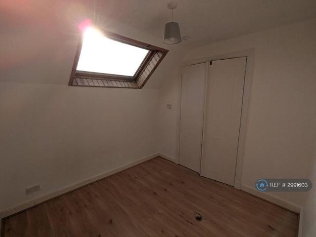 2 bedroom semi detached house to rent