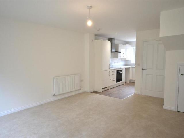 2 bedroom semi detached house to rent