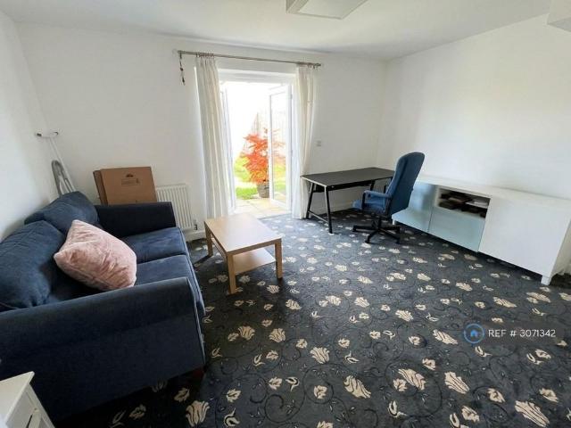 2 bedroom semi detached house to rent