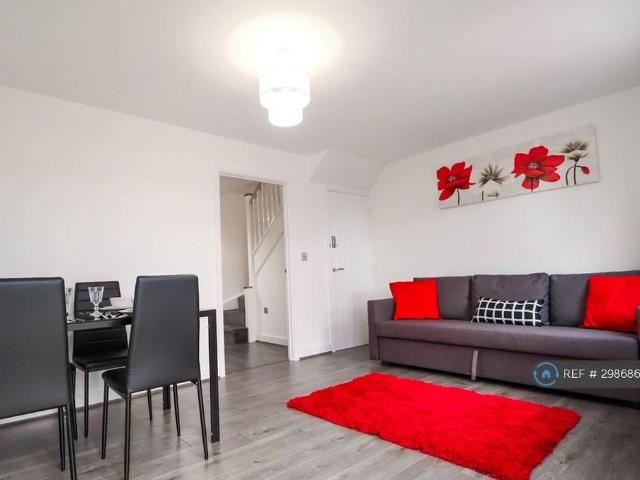 2 bedroom semi detached house to rent