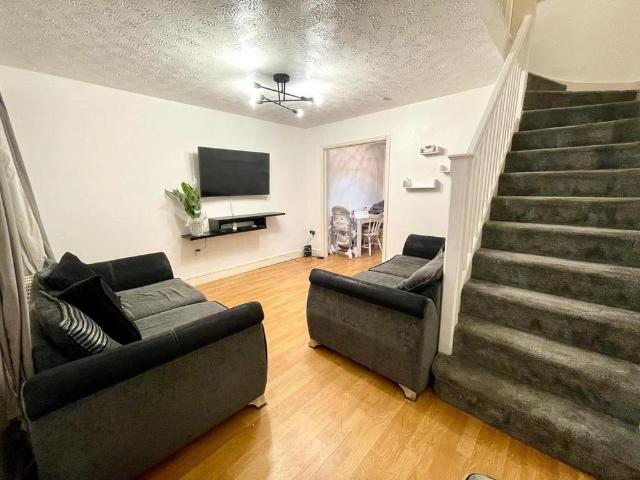 2 bedroom semi detached house to rent