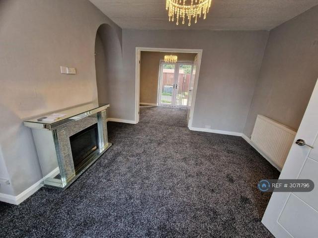 2 bedroom semi detached house to rent