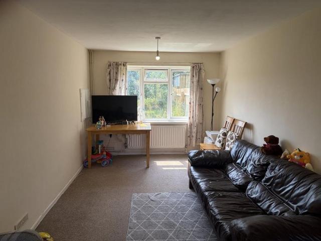 2 bedroom semi detached house to rent